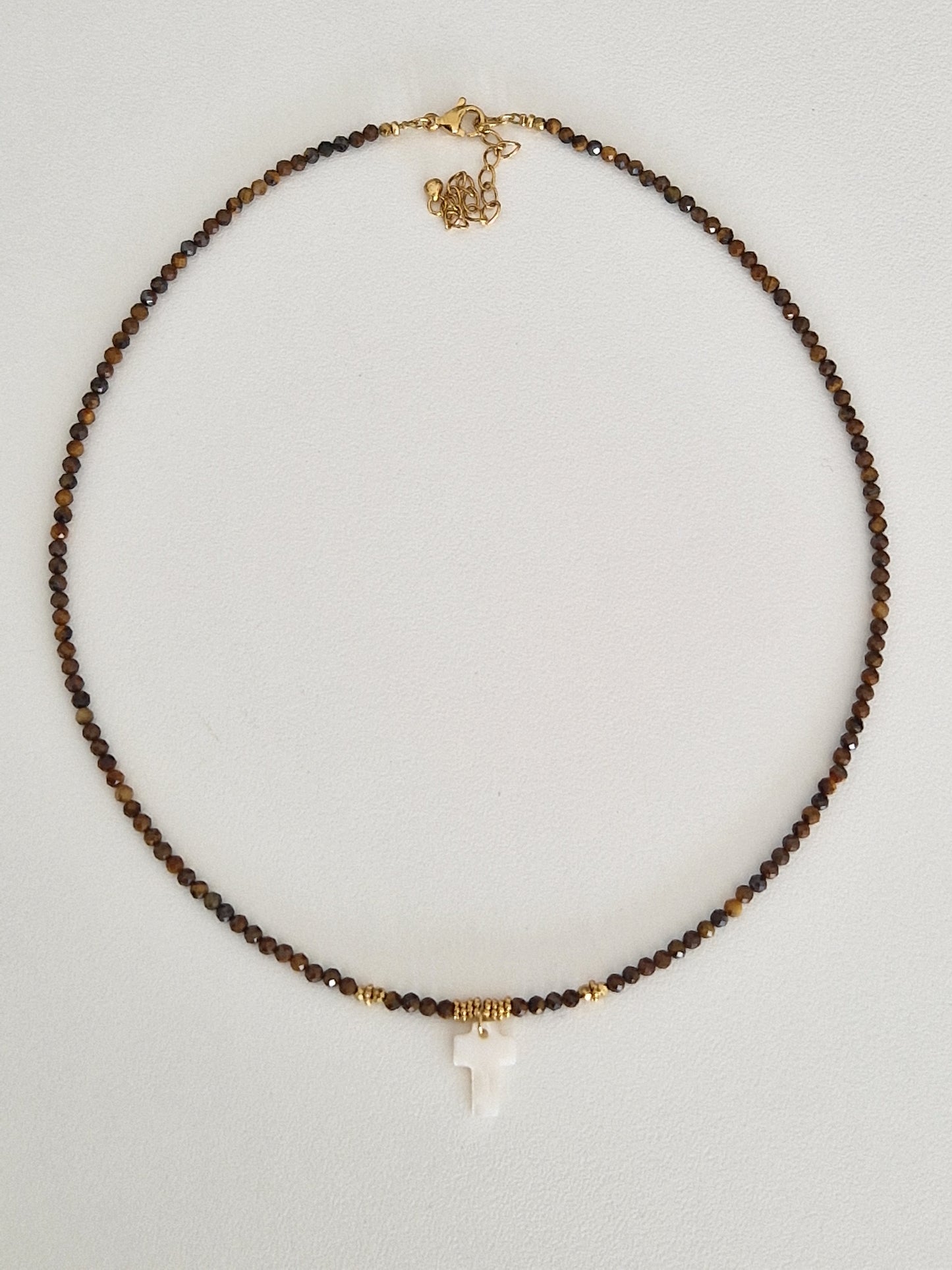 Collier Bakta